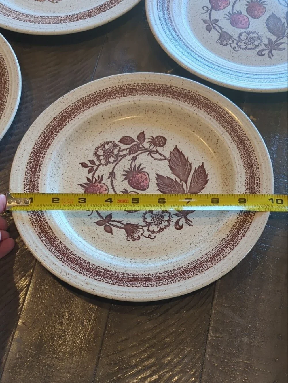 Vintage-Style Strawberry Dinner Plates Set Of 4